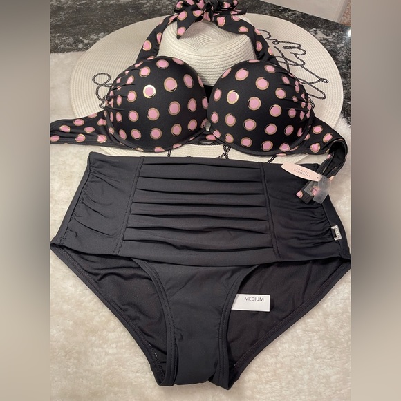 Victoria’s Secret bikini bombshell 36D and various bottoms - Picture 6 of 13